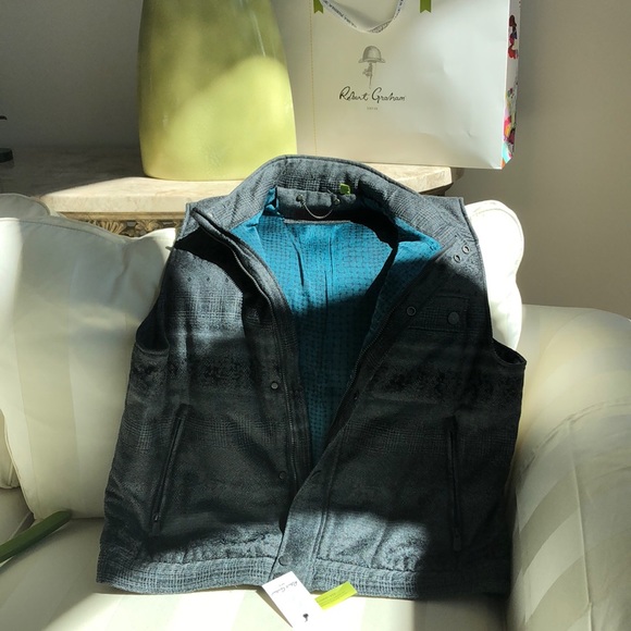 MEDIUM: Robert Graham Woven Puffer.  $$ Price Firm - Picture 8 of 8